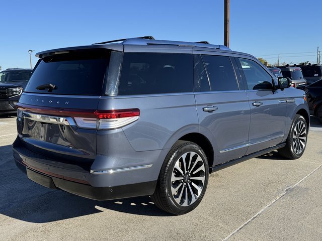 Used 2022 Lincoln Navigator Reserve image 8