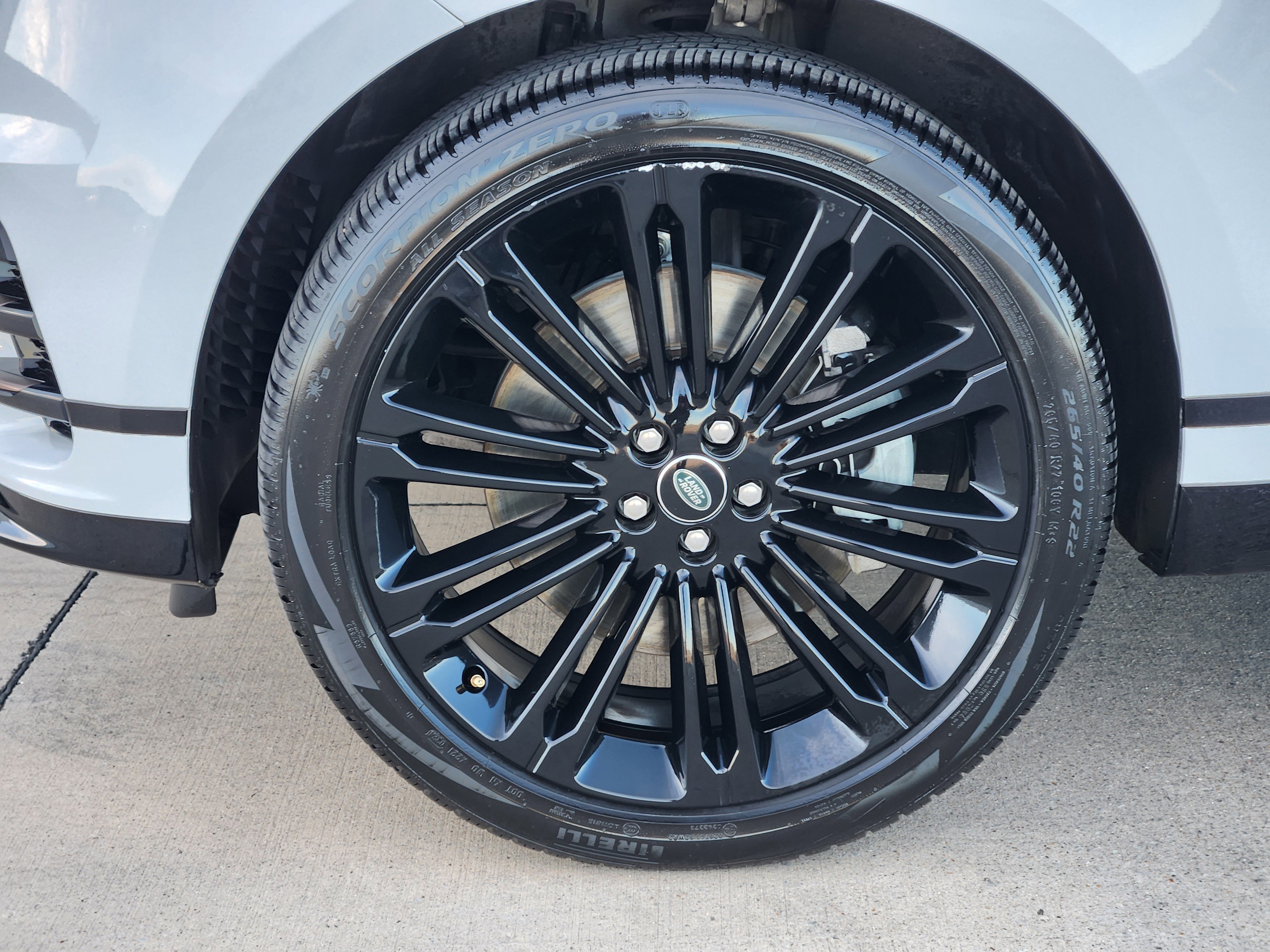 Certified 2024 Land Rover Range Rover Velar Dynamic SE image 11