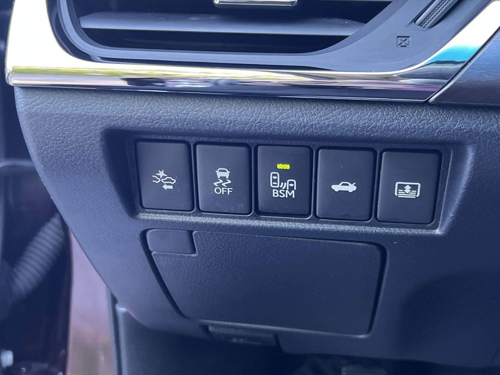 Used 2017 Toyota Avalon Limited FWD image 39