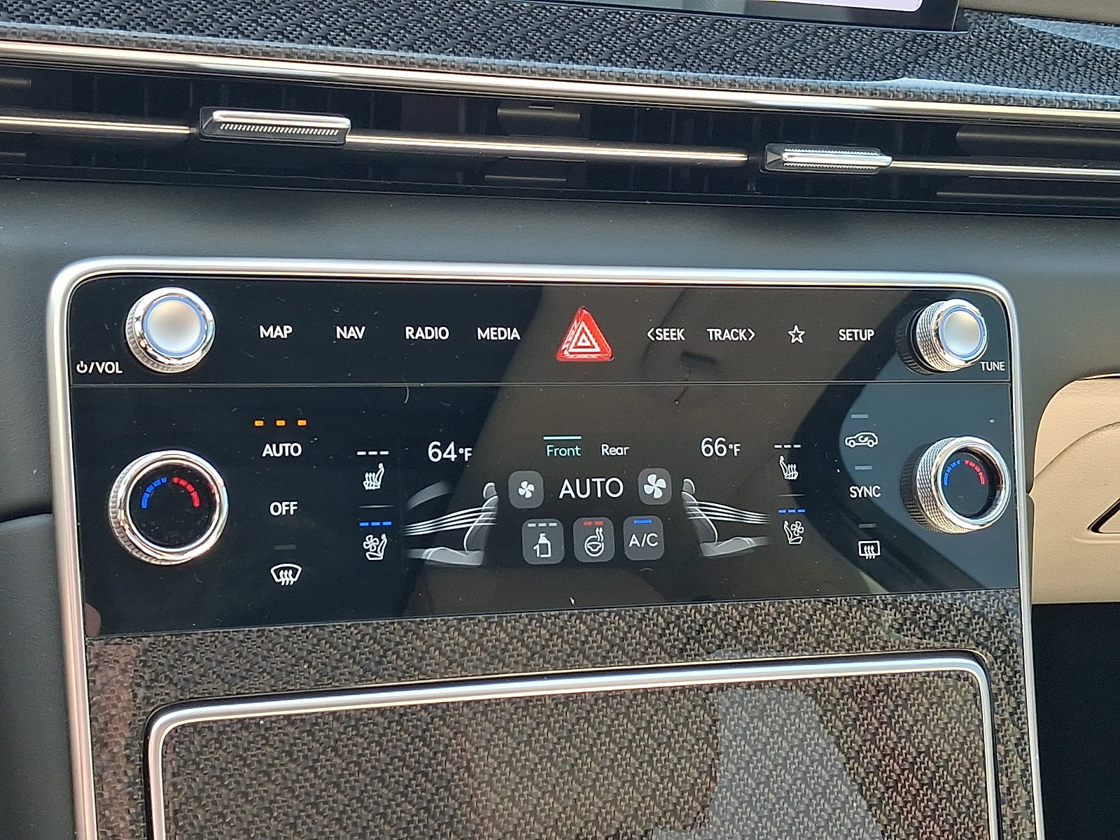 Certified 2025 Genesis GV80 3.5T e-SC AWD/4WD image 16