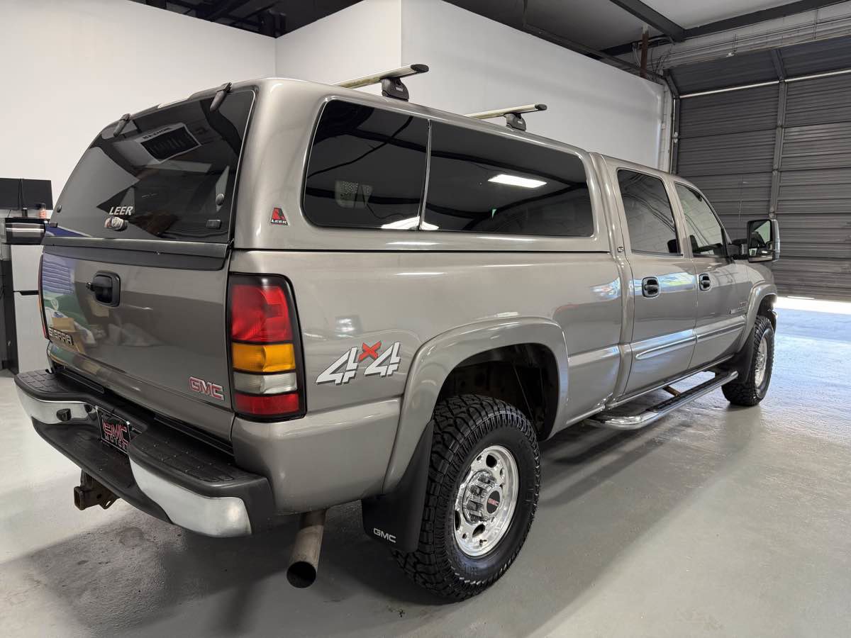 Used 2006 GMC Sierra 2500 SLT w/ Heavy-Duty Power Package image 6