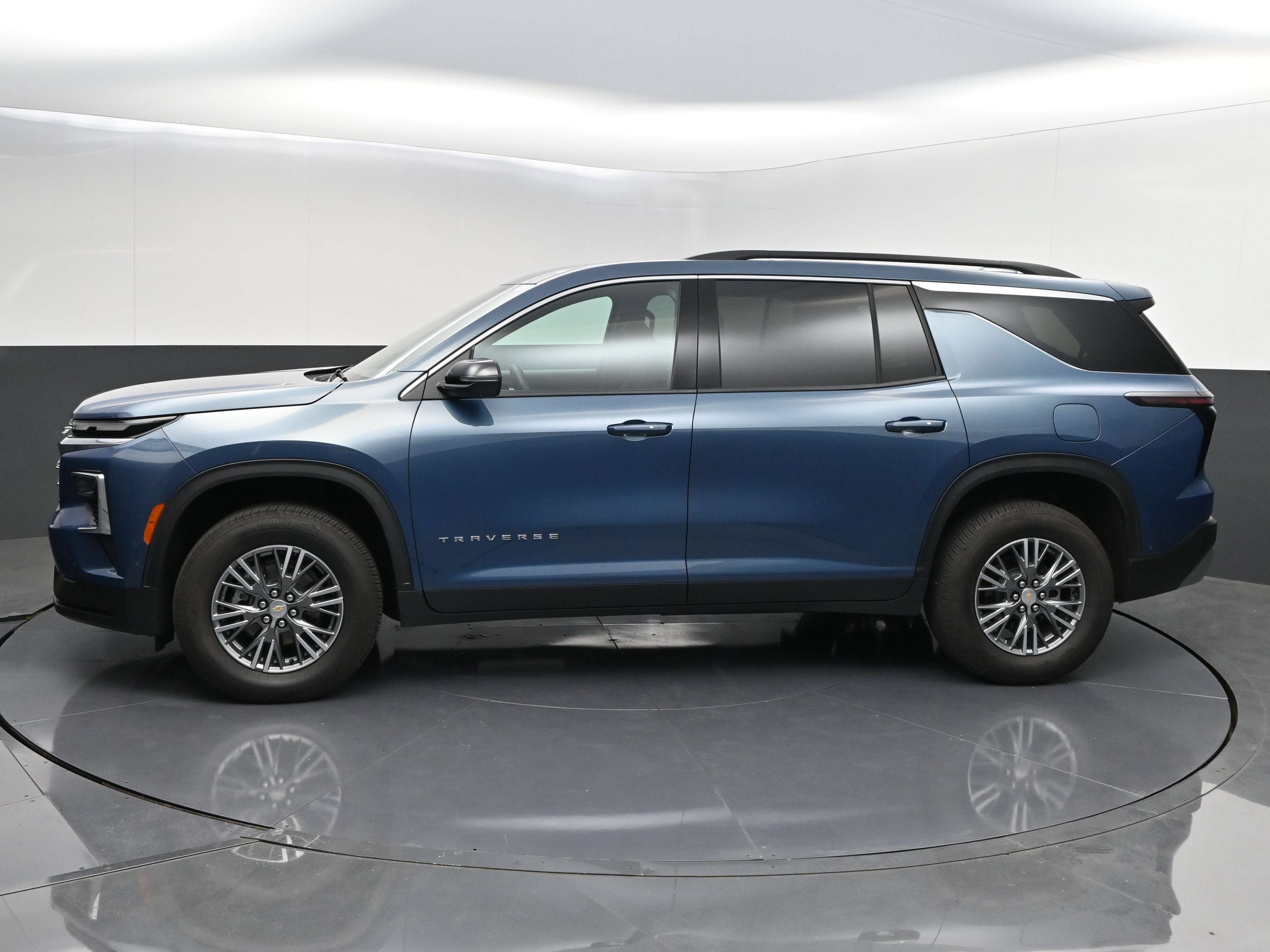 Certified 2026 Chevrolet Traverse LT w/ Enhanced Driving Package FWD image 5