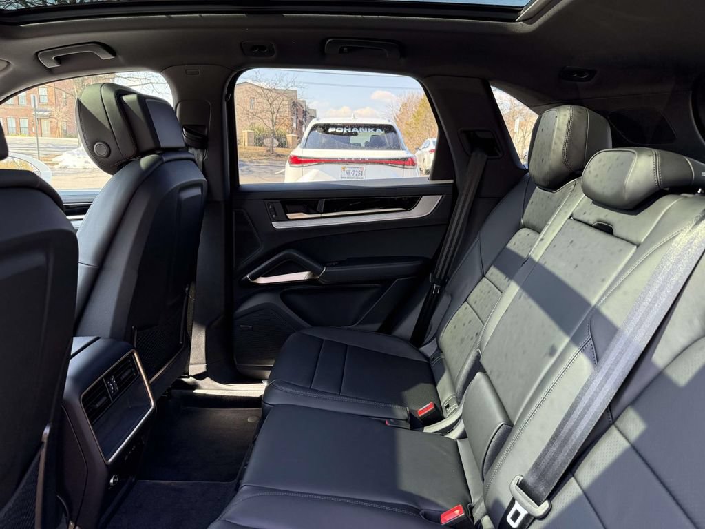 Used 2026 Porsche Cayenne AWD/4WD image 16
