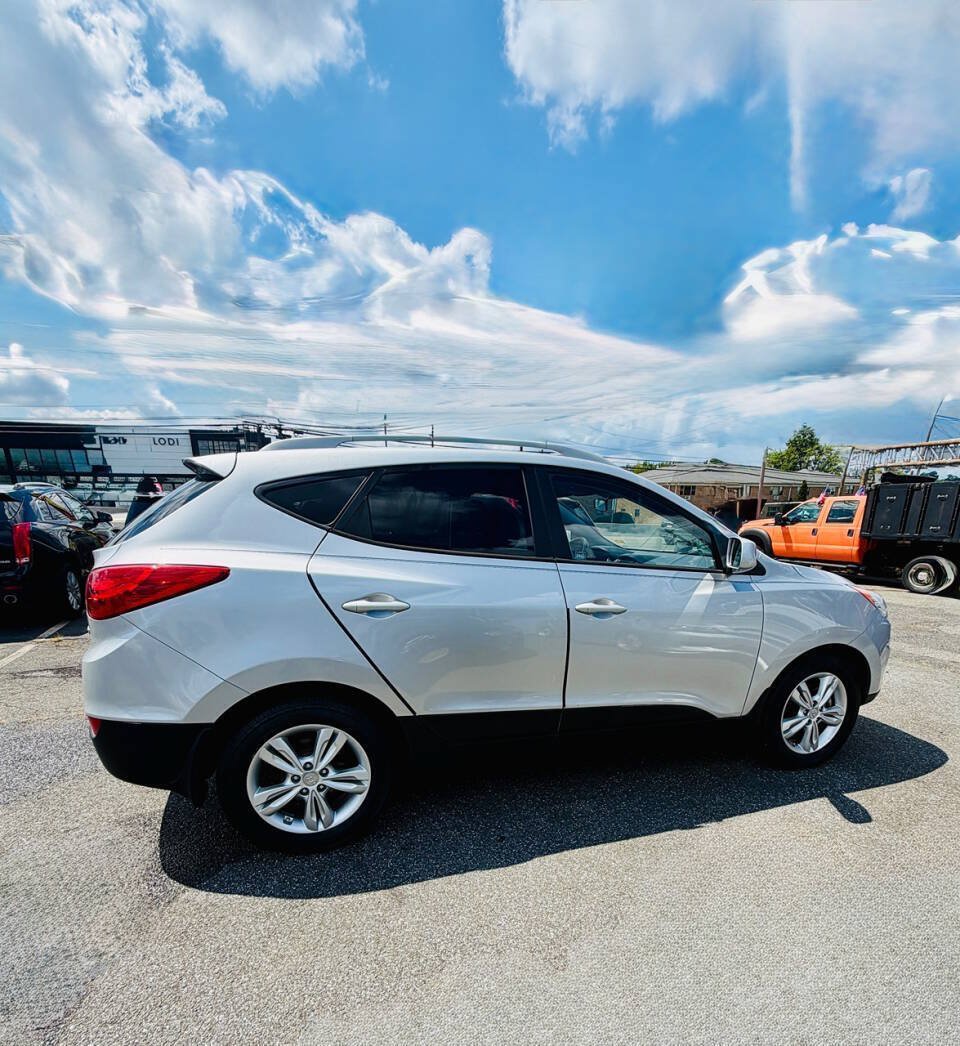 Used 2011 Hyundai Tucson GLS AWD/4WD image 12