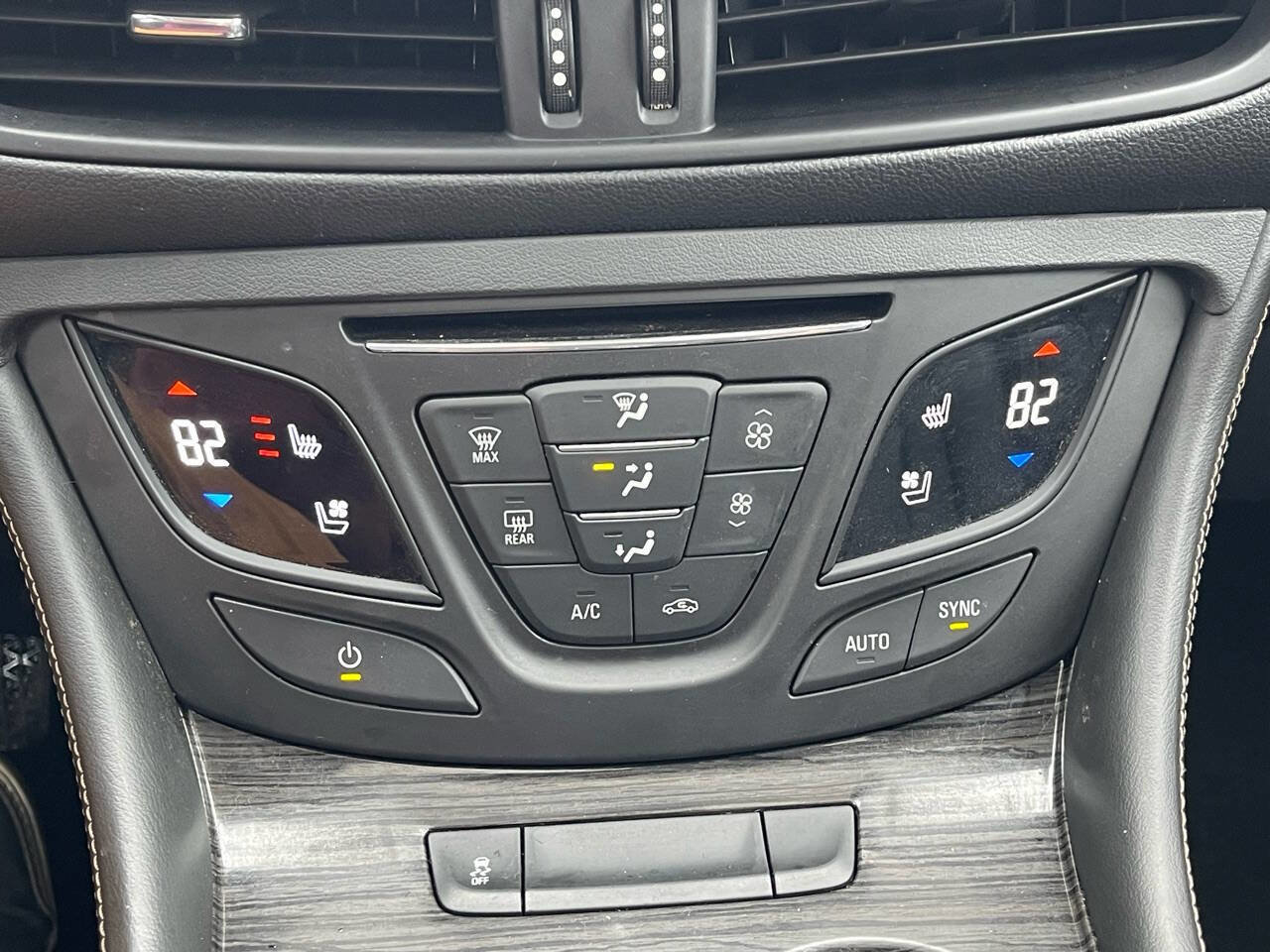 Used 2016 Buick Envision Premium image 26