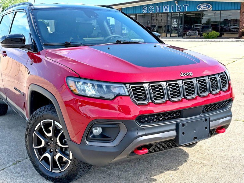 Used 2025 Jeep Compass Trailhawk AWD/4WD image 8