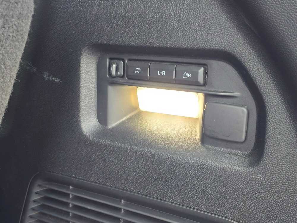 Used 2023 Ford Explorer Platinum w/ Technology Package image 35