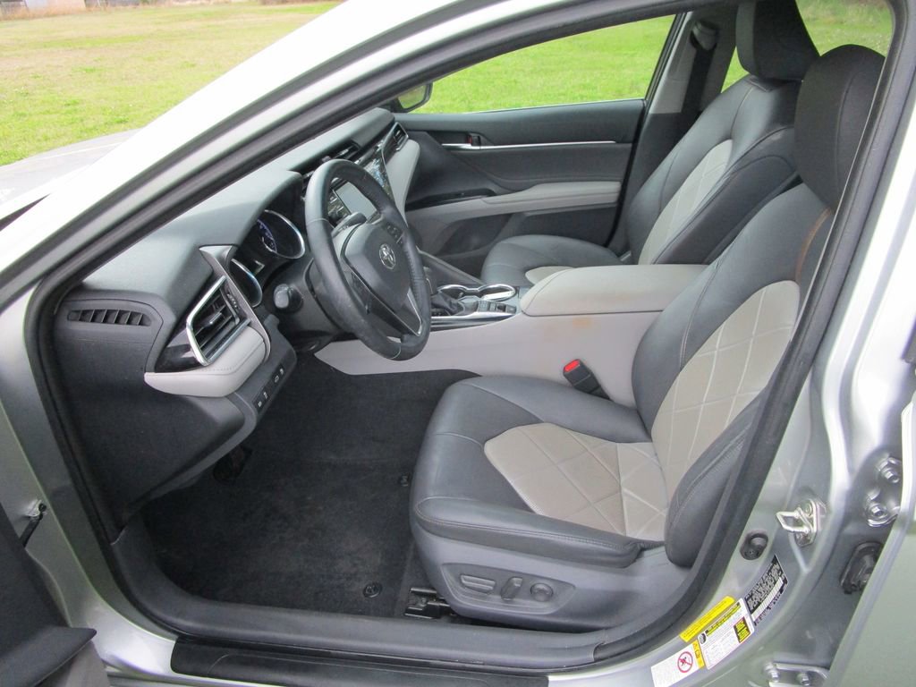 Used 2018 Toyota Camry XLE image 17