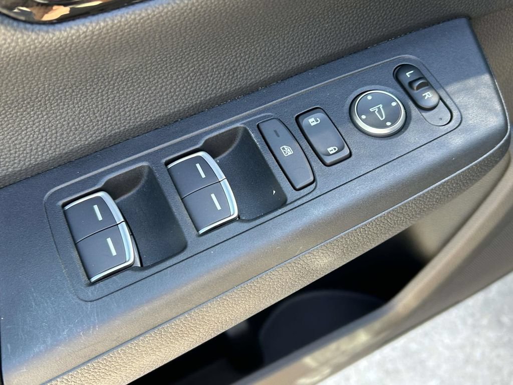 Used 2025 Honda CR-V EX-L image 16