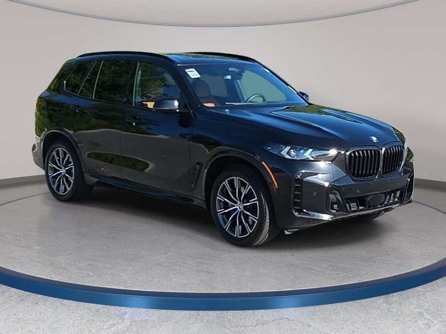 Used 2025 BMW X5 xDrive40i w/ M Sport Package AWD/4WD image 3