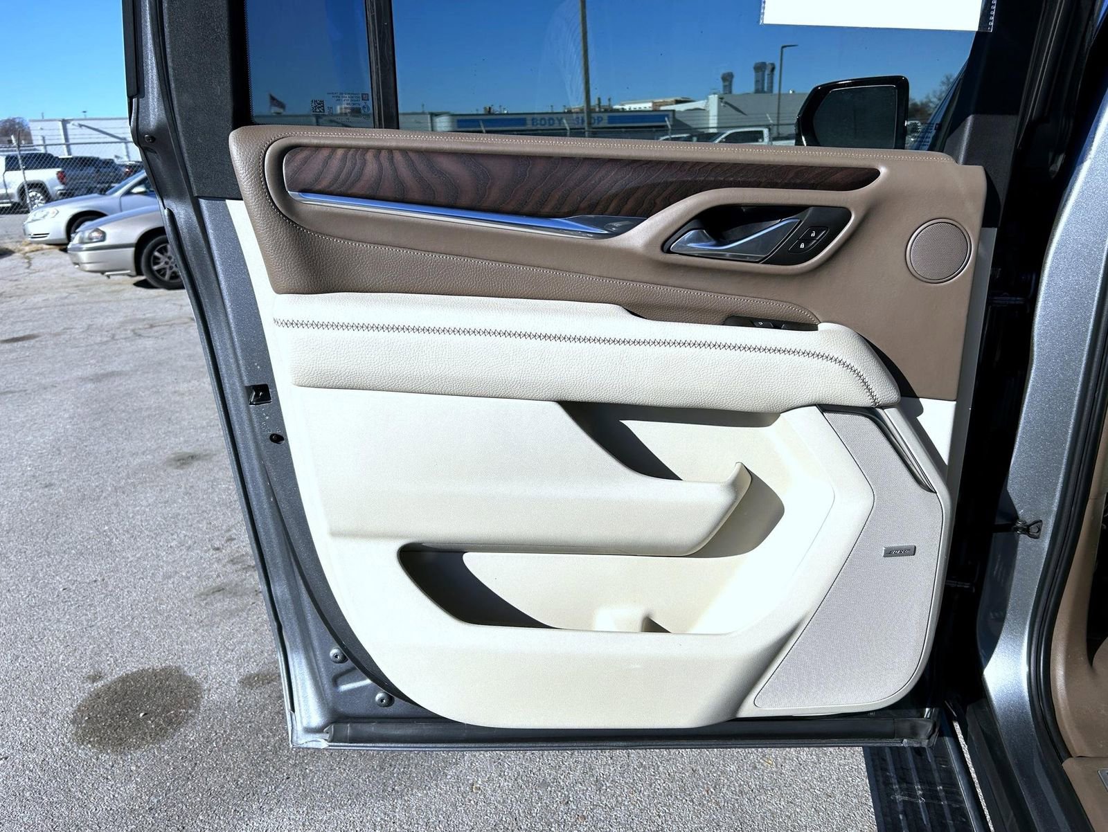 Used 2022 GMC Yukon XL Denali w/ Denali Premium Package image 17