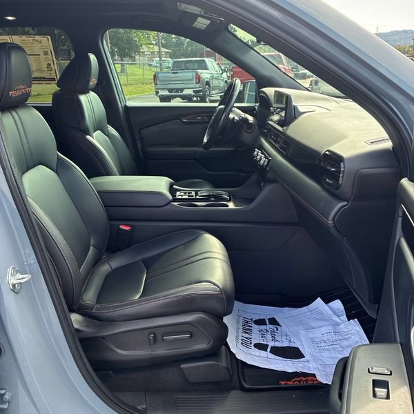 Used 2023 Honda Pilot TrailSport image 16