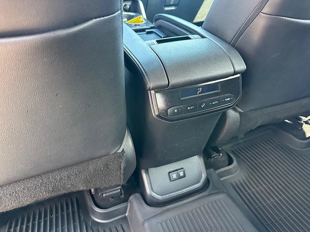 Certified 2020 Toyota Highlander XLE AWD/4WD image 19
