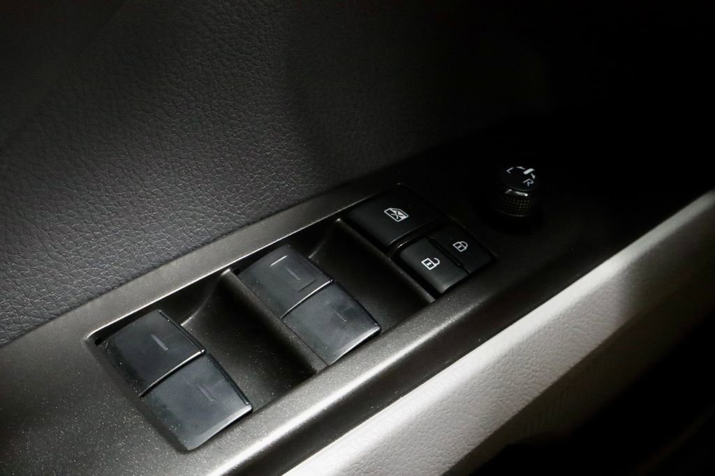 Used 2024 Toyota Camry SE image 25