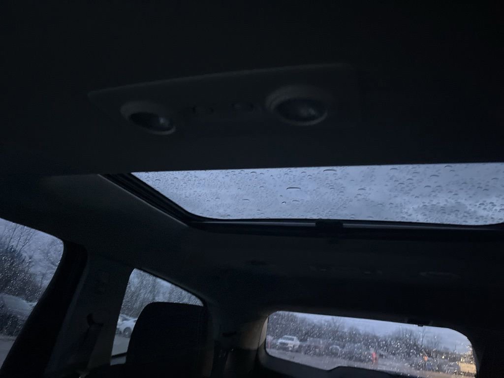 Used 2017 Chevrolet Traverse LT w/ Style and Technology Package image 33