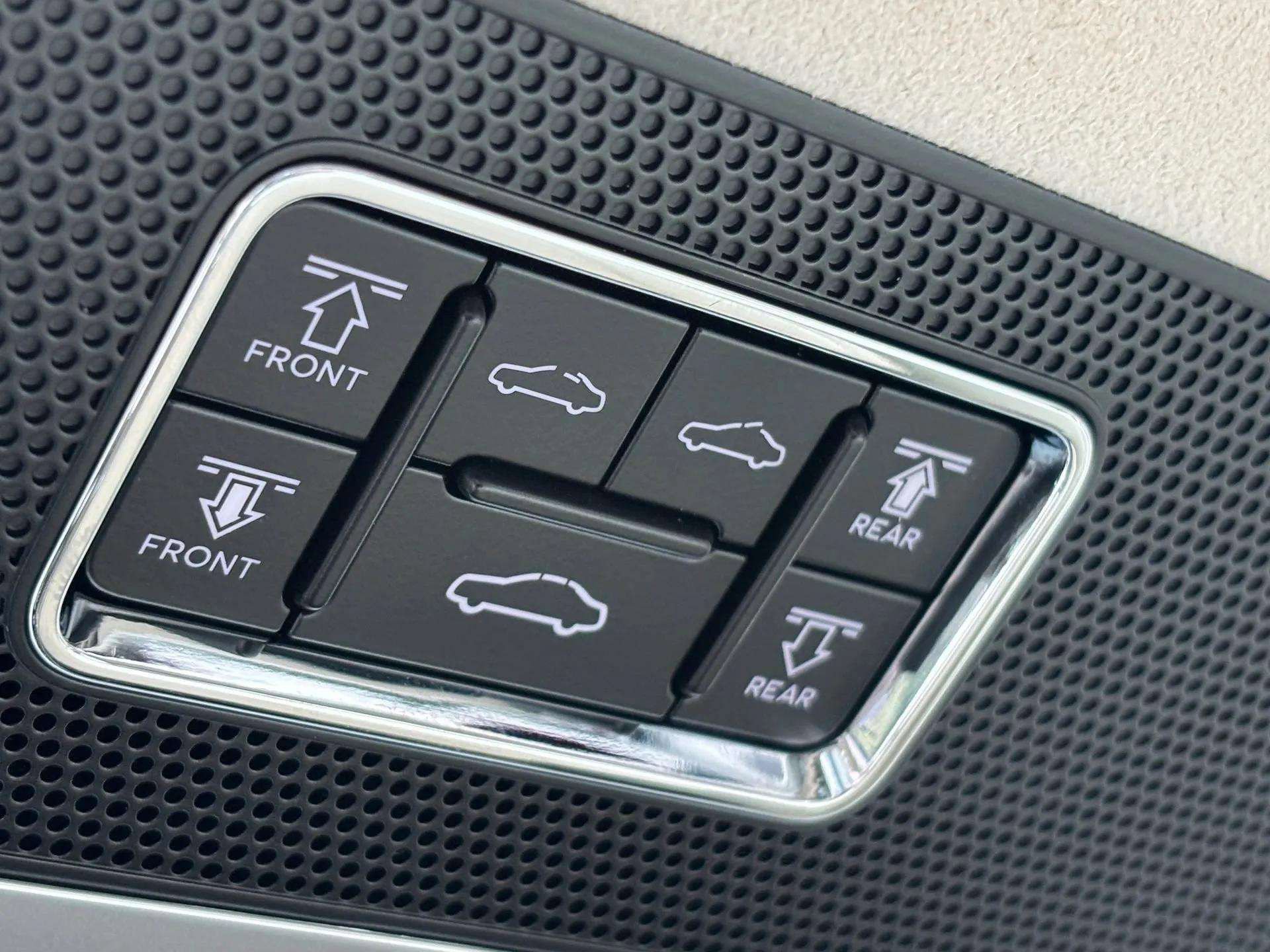 New 2025 Bentley Flying Spur Plug-In Hybrid image 46