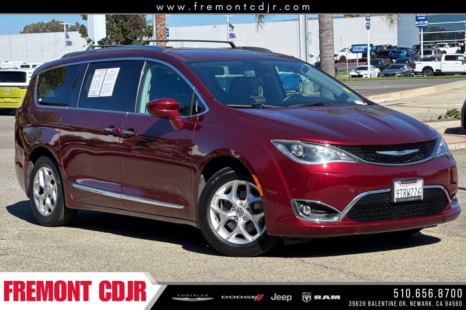 Used 2020 Chrysler Pacifica Touring-L w/ Tire & Wheel Group image 1