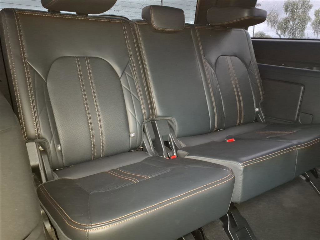 Used 2024 Ford Expedition Platinum image 15