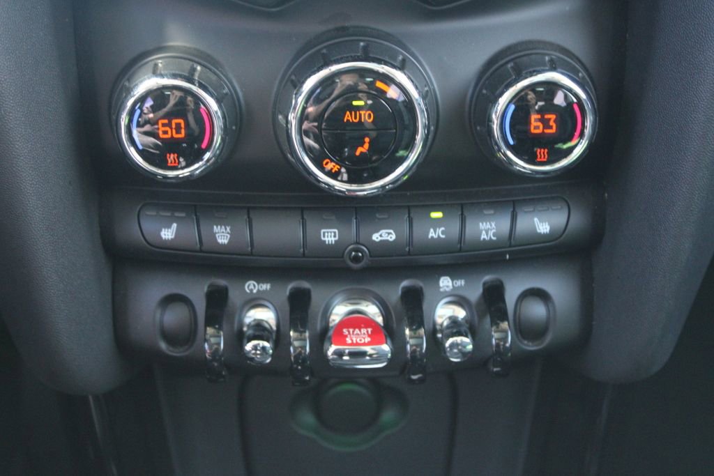 Used 2020 MINI Cooper 2-Door Hardtop FWD image 18