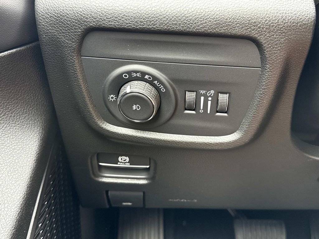 New 2025 Jeep Grand Cherokee Limited w/ Black Appearance Package AWD/4WD image 19