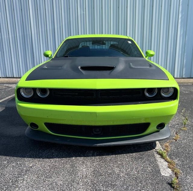 Used 2015 Dodge Challenger SRT w/ Technology Group RWD image 2