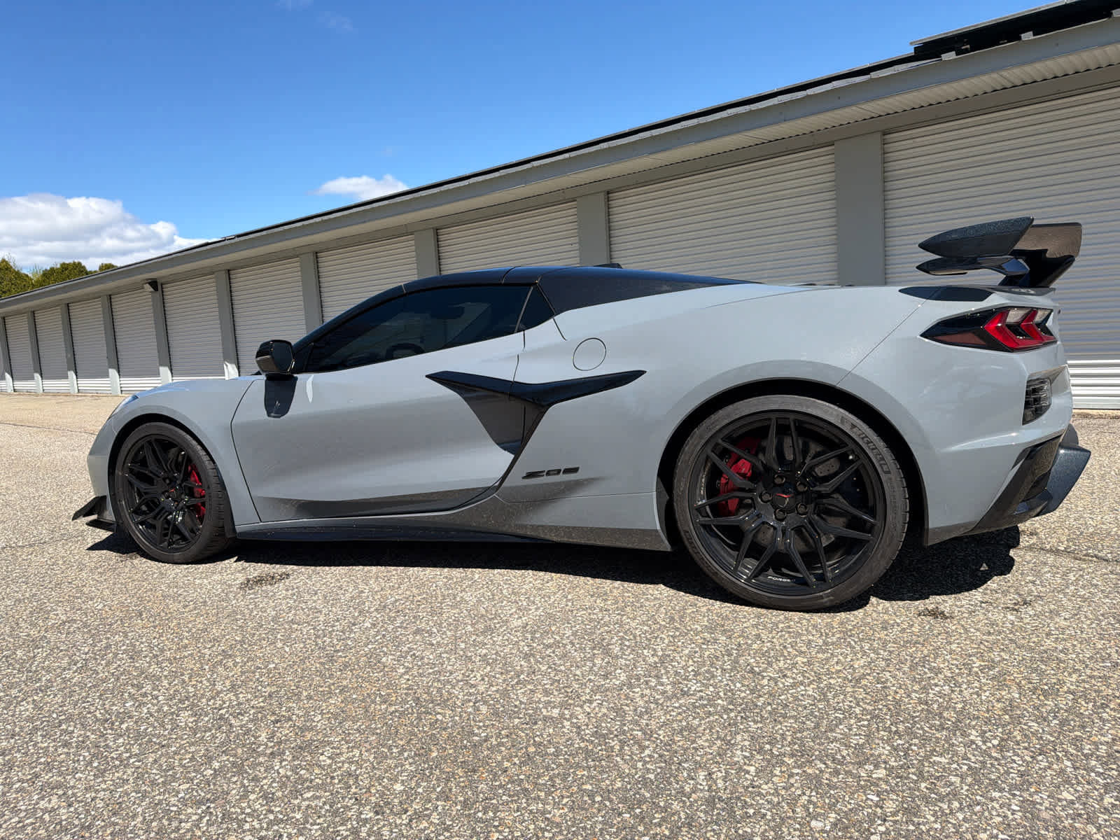 Used 2024 Chevrolet Corvette Z06 w/ Z07 Performance Package RWD image 3