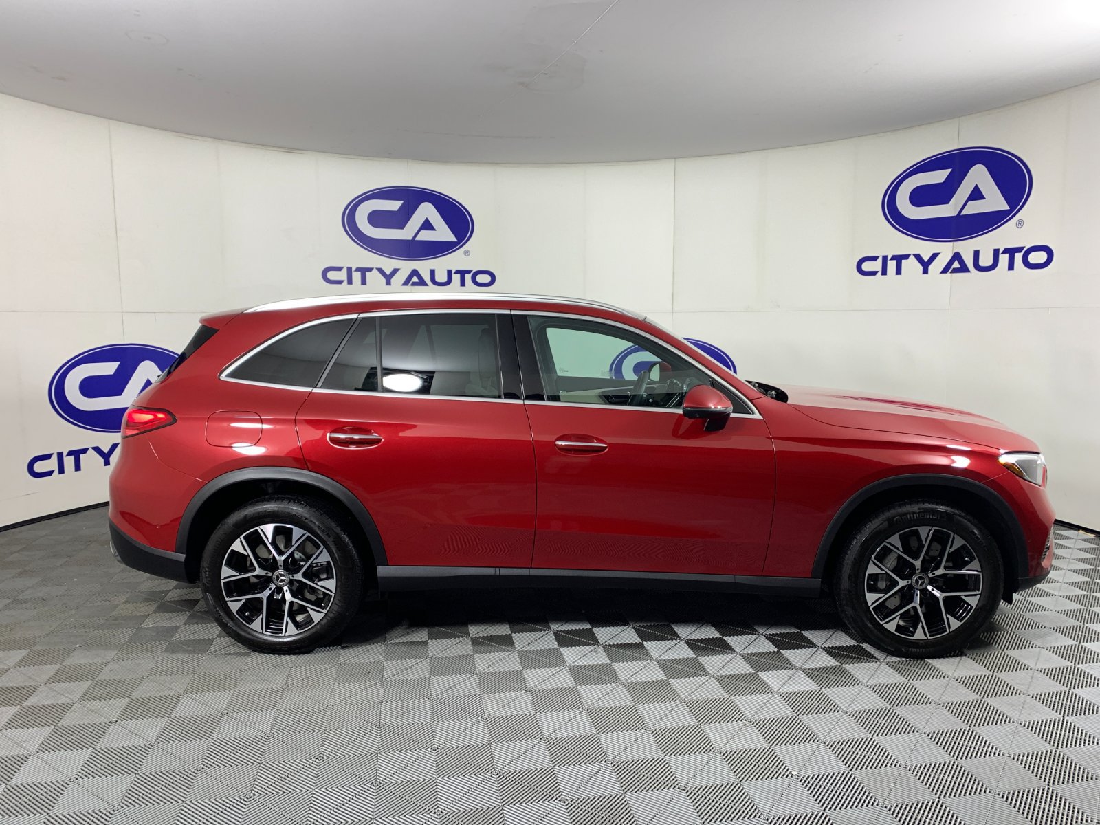 Used 2026 Mercedes-Benz GLC 350e 4MATIC image 2