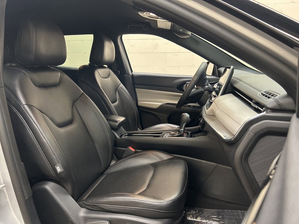 Used 2024 Jeep Compass Limited image 10