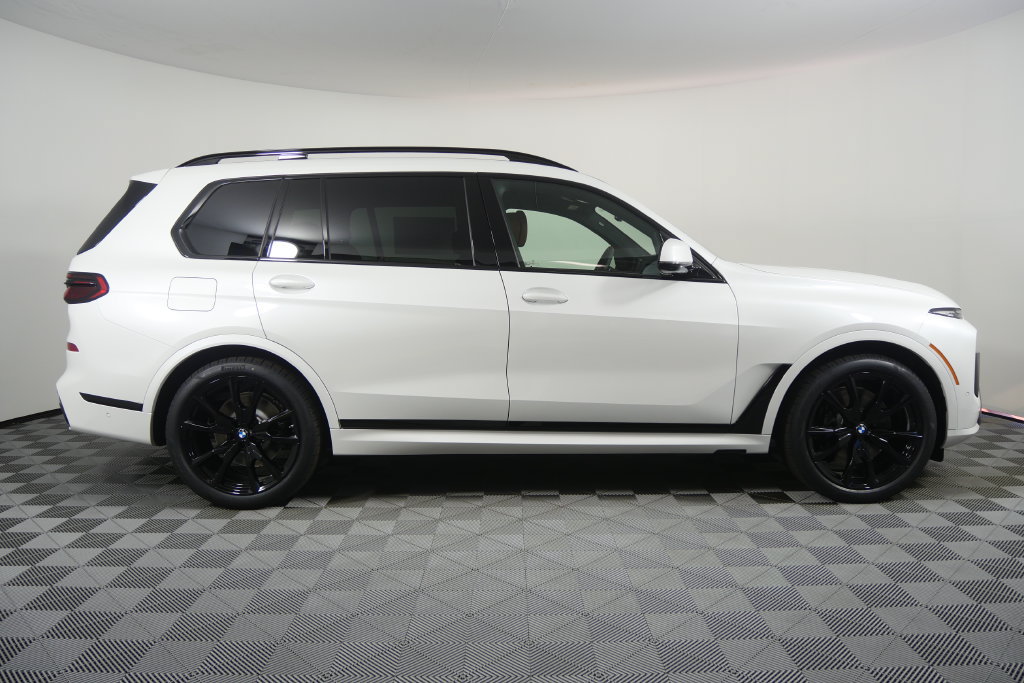 Used 2027 BMW X7 xDrive40i w/ Executive Package AWD/4WD image 3