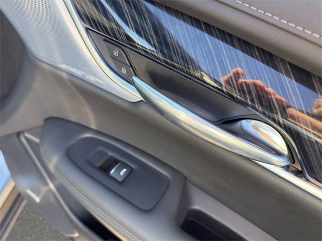 Used 2024 Cadillac XT6 Premium Luxury w/ Technology Package image 16