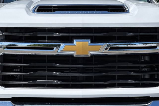 Used 2025 Chevrolet Silverado 2500 LT w/ Convenience Package image 48