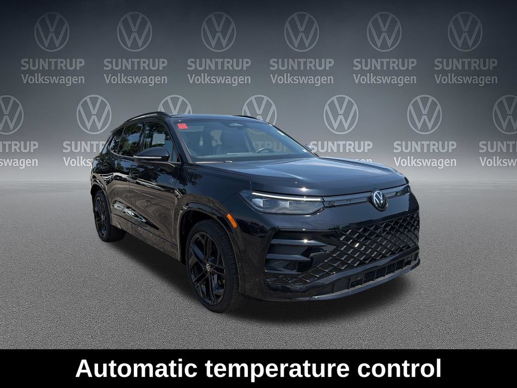 Used 2025 Volkswagen Tiguan SE R-Line FWD image 9