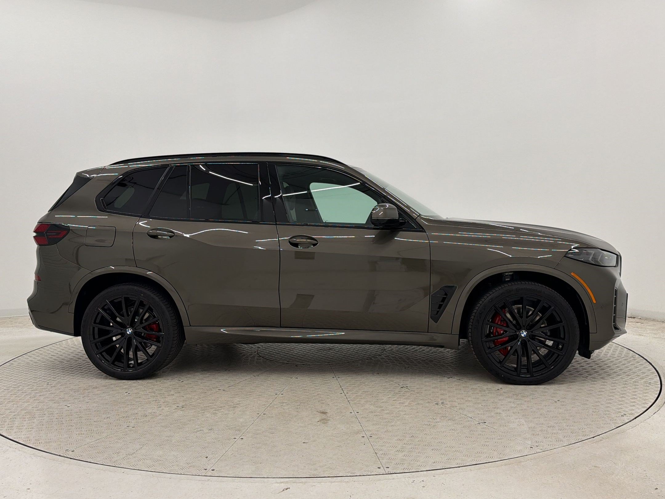 New 2026 BMW X5 xDrive40i w/ M Sport Package AWD/4WD image 8