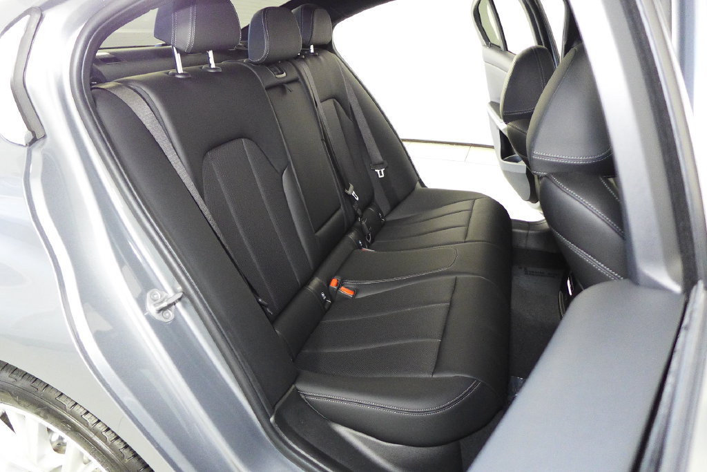 Used 2024 BMW 330i Sedan w/ Convenience Package RWD image 20