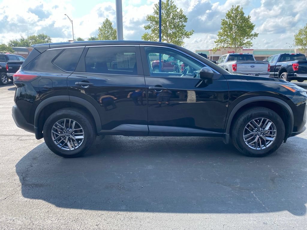 Used 2023 Nissan Rogue S AWD/4WD image 2