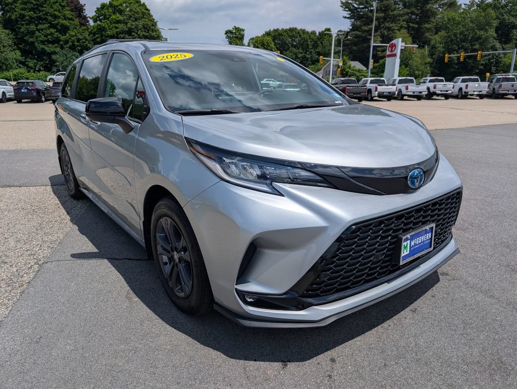 Used 2025 Toyota Sienna XSE w/ XSE Plus Package AWD/4WD image 8