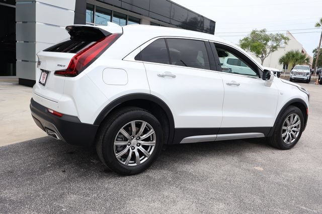 Used 2022 Cadillac XT4 Premium Luxury w/ Enhanced Visibility Package FWD image 9