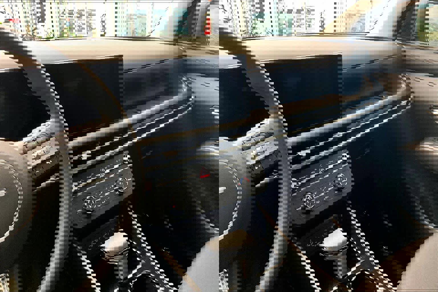 Used 2025 Hyundai Tucson SE image 12