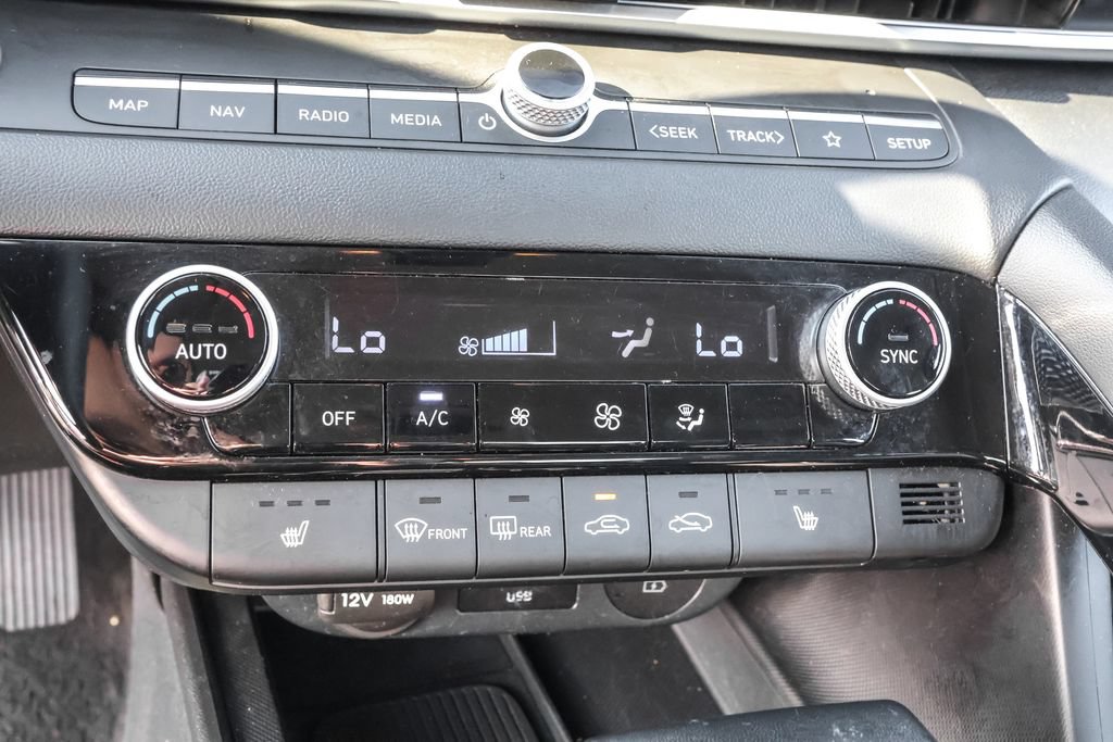 Certified 2025 Hyundai Elantra Limited FWD image 26