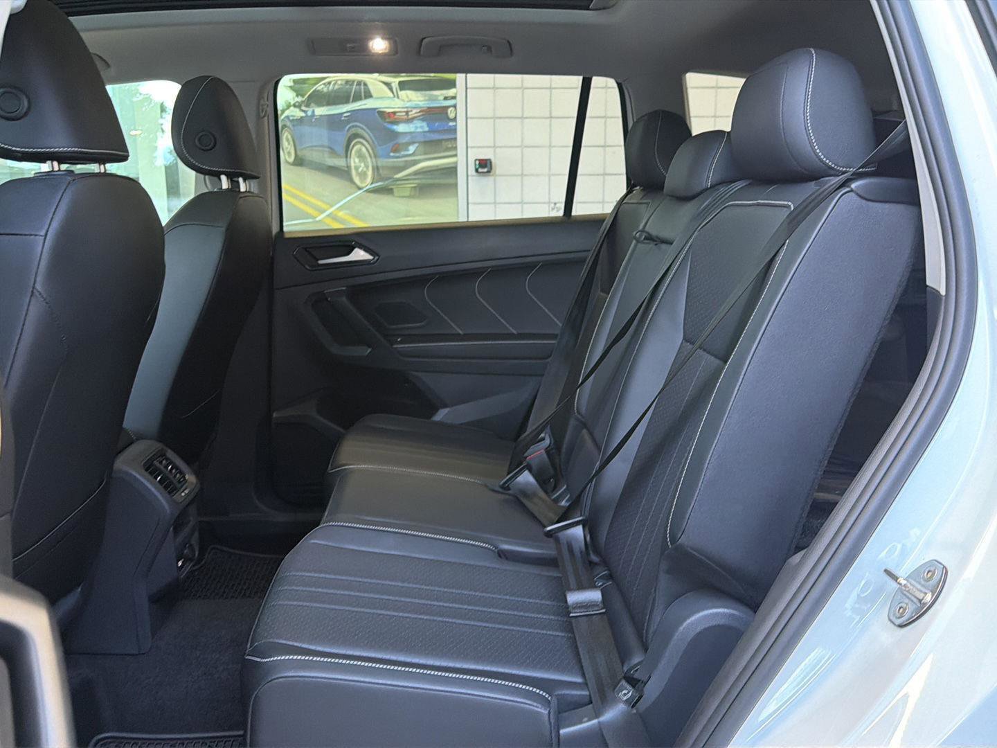Certified 2023 Volkswagen Tiguan SE w/ Panoramic Sunroof Package FWD image 15