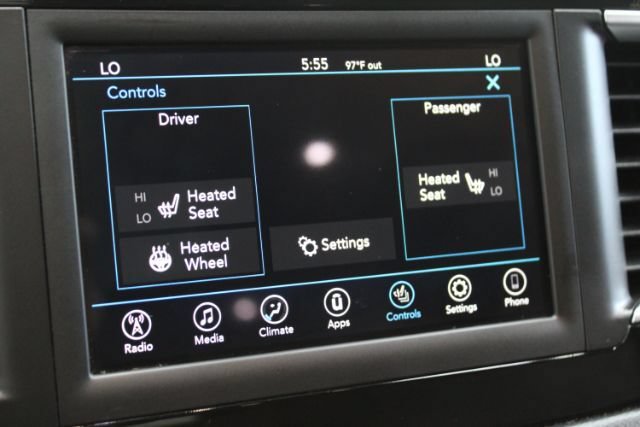 Used 2019 Chrysler Pacifica Touring-L FWD image 19