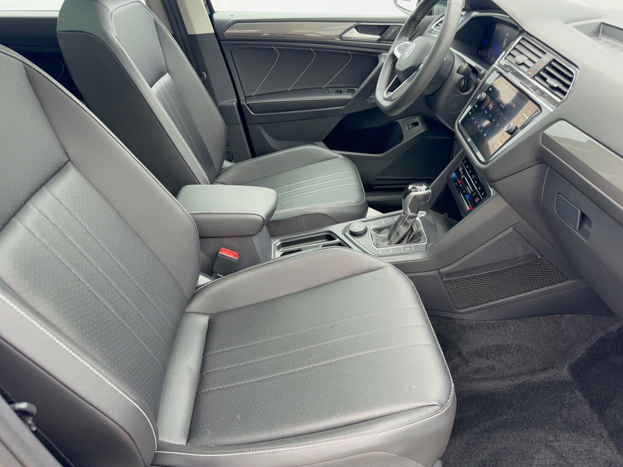 Used 2022 Volkswagen Tiguan SE w/ Panoramic Sunroof Package AWD/4WD image 30