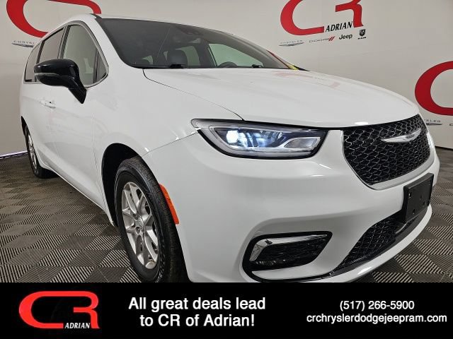 Certified 2025 Chrysler Pacifica Select FWD image 1