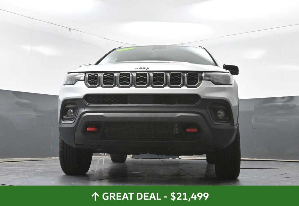 Used 2025 Jeep Compass Trailhawk AWD/4WD image 55