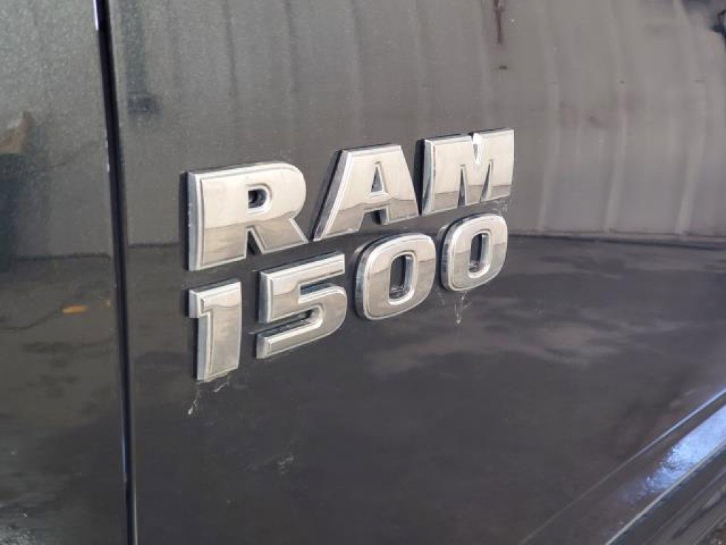 Used 2017 RAM 1500 Classic SLT w/ Luxury Group image 6