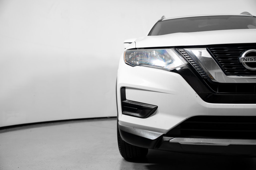 Used 2017 Nissan Rogue S w/ S Appearance Package FWD image 19