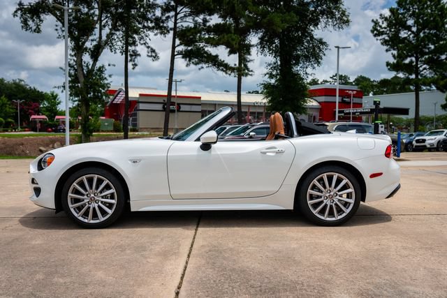 Used 2020 FIAT 124 Spider Lusso w/ Convenience Group RWD image 2