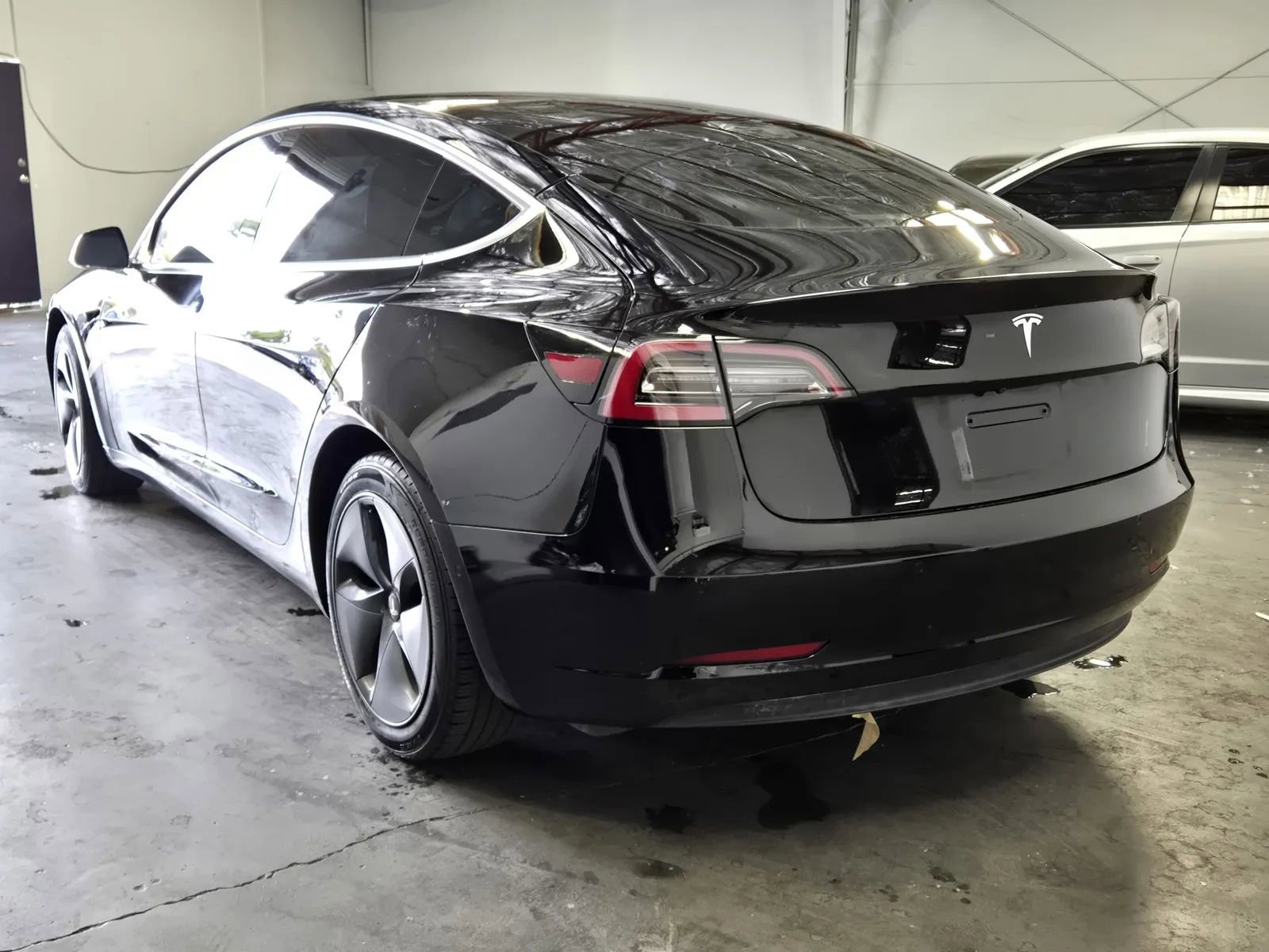 Used 2020 Tesla Model 3 Standard Range Plus image 2