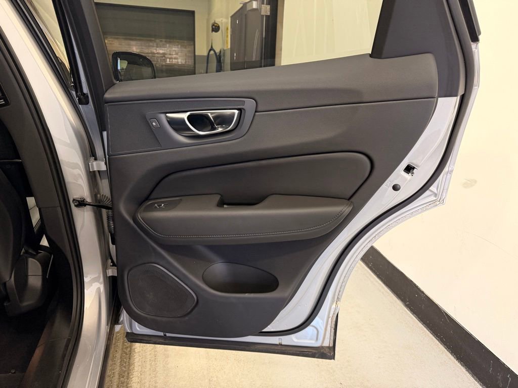 Used 2025 Volvo XC60 B5 Plus w/ Climate Package image 24