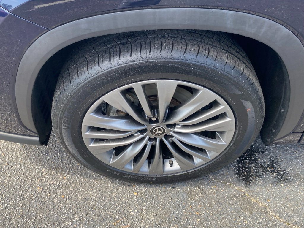 Used 2021 Toyota Highlander Platinum image 18